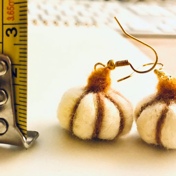 New Hand Felted 100% Wool Fall Pumpkin Earrings Fashion Fun Hand Made Unique - Picture 4 of 5